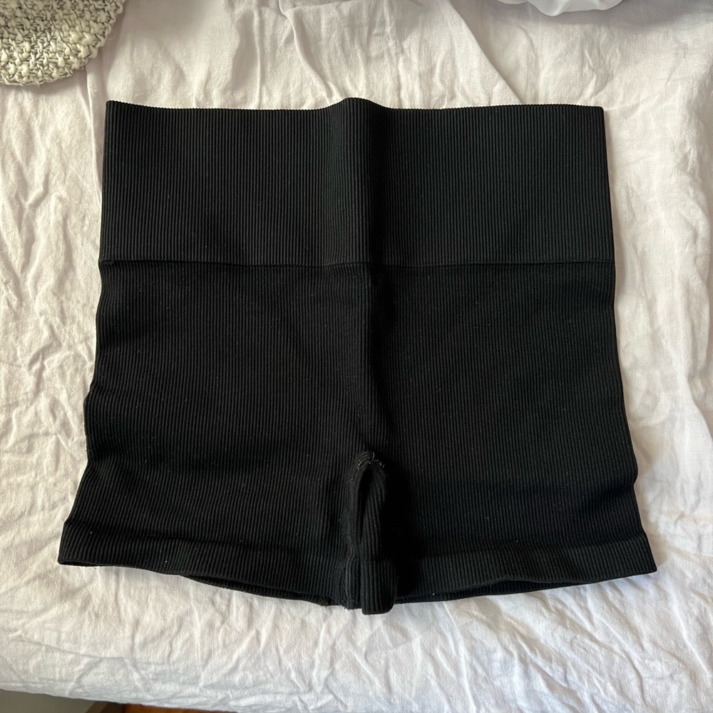 Black ribbed aritzia spandex shorts